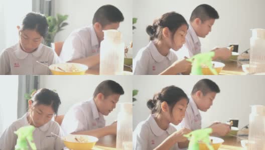 亚洲学生在上学前一起在家吃早餐。高清在线视频素材下载