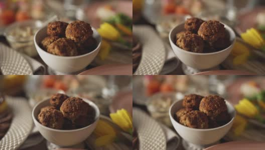 瑞典复活节餐桌上自制的肉丸子高清在线视频素材下载