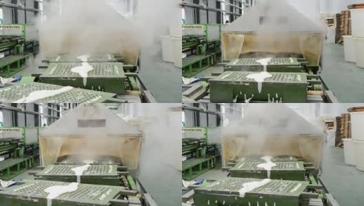 在橡胶枕厂，金属橡胶枕模具在传送带上用蒸汽加热出模高清在线视频素材下载