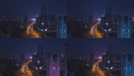 夜光时间照亮了青岛市区交通街道的4k中国航拍全景高清在线视频素材下载