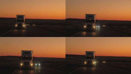 在美丽的黄昏，汽车和半挂车沿着高速公路上坡行驶高清在线视频素材下载