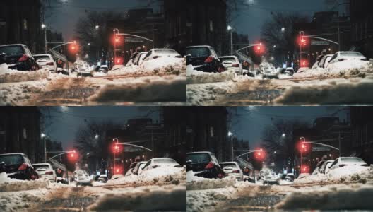 积雪覆盖了街区的汽车高清在线视频素材下载