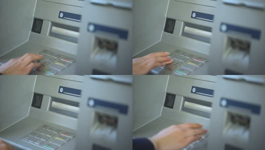女性银行客户在自动取款机上查看账户余额并取回她的银行卡高清在线视频素材下载