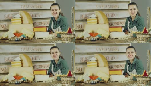 肖像有吸引力的卖家商店奶酪。她看着镜头，微笑着高清在线视频素材下载