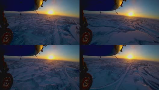 直升飞机在阳光下飞行高清在线视频素材下载