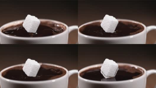 一个方糖漂浮在咖啡上的Cinemagraph高清在线视频素材下载