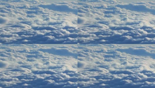 飞过云层。从平面上看，美丽的蓝云高清在线视频素材下载