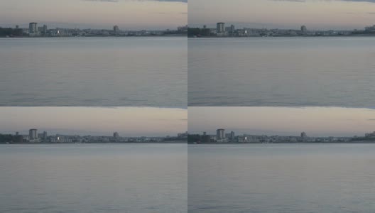 夏天伏尔加河的傍晚，从对岸的切博克萨利城高清在线视频素材下载