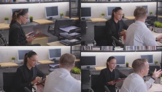 创意业务团队在繁忙的办公空间工作，同时一起讨论高清在线视频素材下载