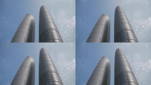 阳光明媚的一天，成都市中心著名的现代商厦拔地而起，俯瞰4k中国全景高清在线视频素材下载