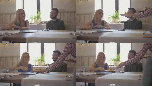 幸福的白人夫妇在咖啡馆里吃着甜点聊天高清在线视频素材下载