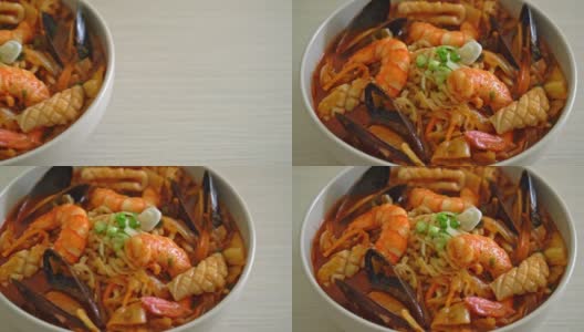 什锦蓬-韩国海鲜面汤-韩国饮食风格高清在线视频素材下载