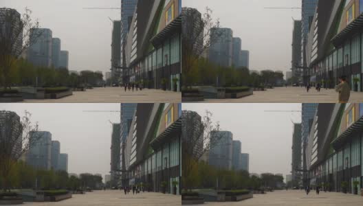白天时间成都市中心著名购物中心前人行道全景4k中国高清在线视频素材下载