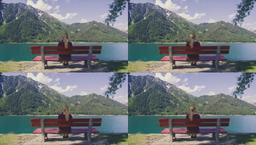 独自坐在椅子上的女孩看风景观光山湖风景。高清在线视频素材下载