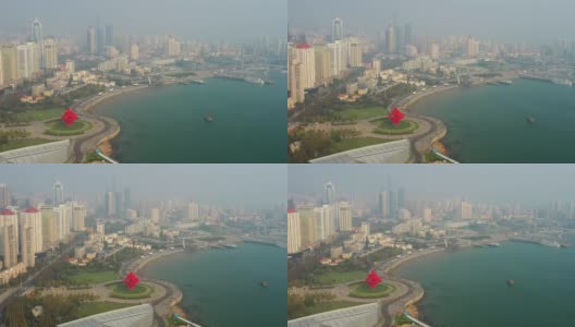 阳光灿烂的日落青岛市区著名的海湾广场航拍全景4k中国高清在线视频素材下载