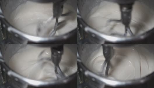 面粉、白鸡蛋、水在揉面机、烘焙原料在揉面机中混合4K慢动作影片高清在线视频素材下载