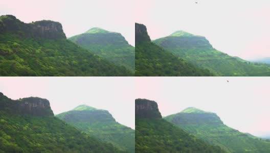 在印度古吉拉特邦，从萨普塔拉Table Point看到的总督山。自然背景。季风季节山上的云。高清在线视频素材下载