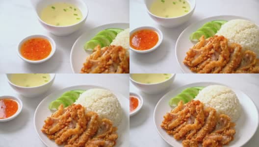 海南鸡饭配炸鸡或蒸鸡饭配炸鸡-亚洲风味高清在线视频素材下载