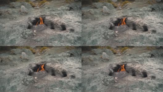 在奇迈拉山上灰色的岩石中燃烧着火焰高清在线视频素材下载