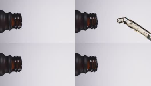 垂直拍摄:油滴从吸液管落进瓶中高清在线视频素材下载
