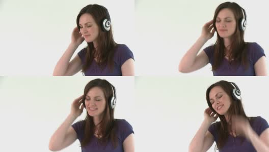 快乐的白人女人戴着耳机听音乐高清在线视频素材下载