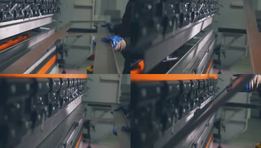 工人在数控液压折弯机上折弯金属板。特写镜头。高清在线视频素材下载