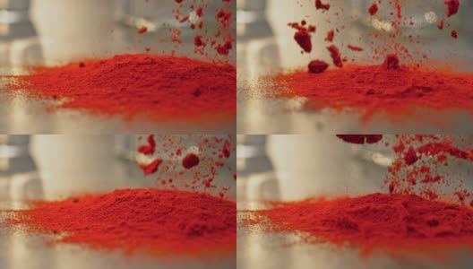SLO MO LD充满活力的红色粉末香料落在表面高清在线视频素材下载