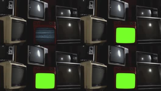 老式电视机在一堆复古电视中打开绿色屏幕。高清在线视频素材下载