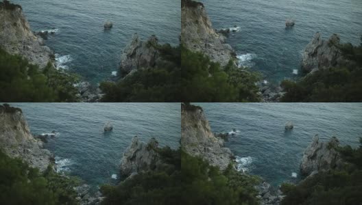 科孚岛的海浪拍打着岩石高清在线视频素材下载