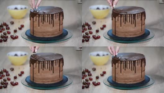 烘焙和装饰巧克力蛋糕。用巧克力装饰的蛋糕。高清在线视频素材下载