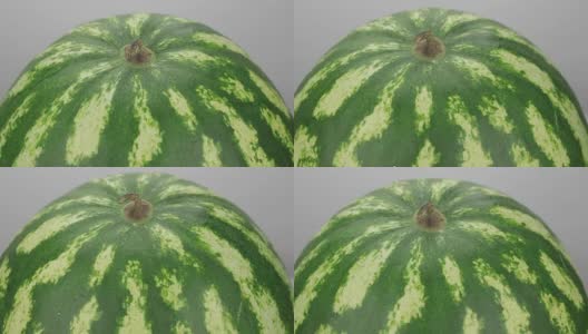 旋转一个绿色的西瓜。特写镜头。高清在线视频素材下载