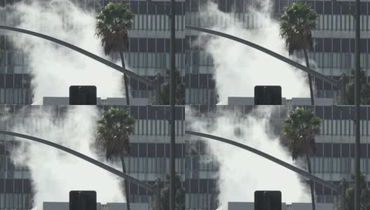 从城市的大烟囱中冒出的蒸汽或烟雾高清在线视频素材下载