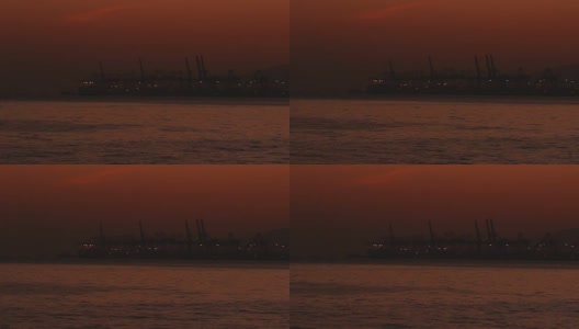 中国深圳-蛇口赤湾货运港夜间;遥远的拍摄;高清在线视频素材下载