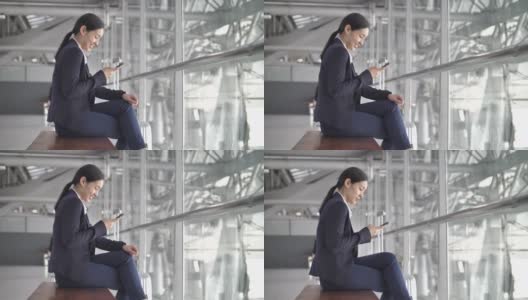 亚洲女商人在机场使用智能手机高清在线视频素材下载