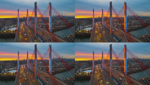黄昏时分，灯火通明的Kosciuszko桥鸟瞰图，威廉斯堡工业区上方曼哈顿和布鲁克林的远景。用静态摄像机拍摄无人机视频。高清在线视频素材下载