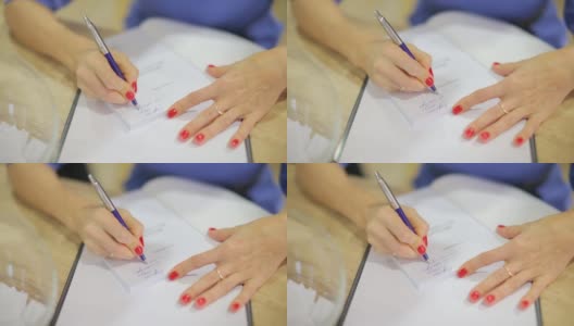 女孩在书上签名，在封面上写字高清在线视频素材下载