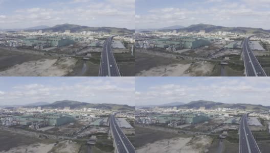 蓝天白云下高速公路和钢铁厂的航拍视频高清在线视频素材下载