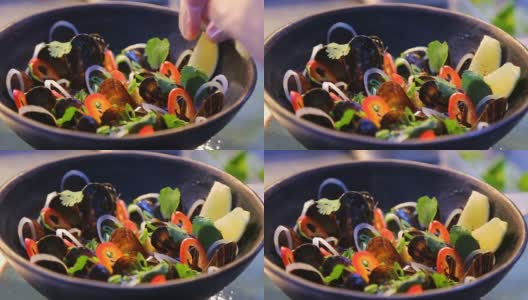 厨师提供美味的贻贝在工艺木碗海鲜餐厅菜肴-日本或亚洲食物高清在线视频素材下载