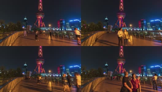 4k时间延时:游客在东方明珠塔前的空中步道上行走拍照。高清在线视频素材下载