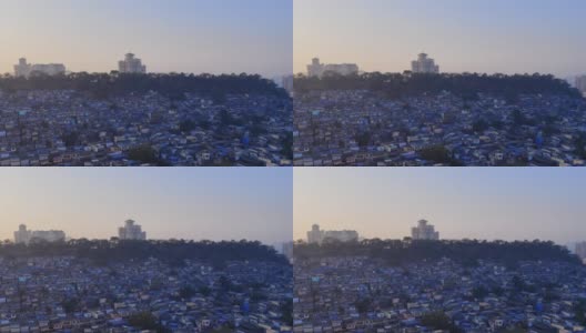 从Vikhroli的Powai地区看到的孟买城市。从马哈拉施特拉邦的维霍利孟买Powai俯瞰建筑和房屋，飞机从孟买机场飞过高清在线视频素材下载
