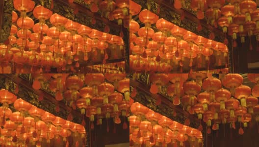 为了庆祝中国新年，天花板上挂着橙色的灯笼。农历新年。曼谷的龙庙。泰国。高清在线视频素材下载