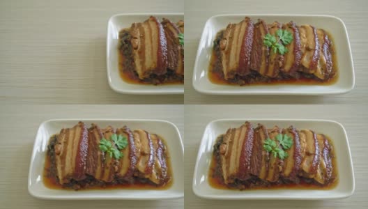 梅菜口肉或蒸五花肉配芥菜菜-中国菜的风格高清在线视频素材下载