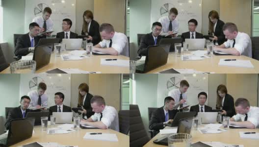 商务团队在会议室开会高清在线视频素材下载