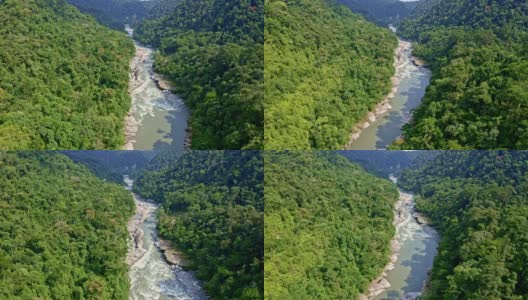 有花岗岩河床和热带森林覆盖的丘陵的山间河流高清在线视频素材下载