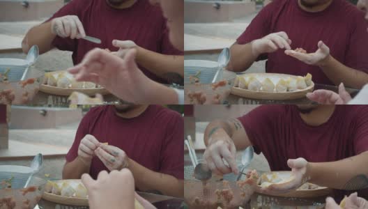 男人的手与家人和朋友在户外做中国菜馄饨高清在线视频素材下载