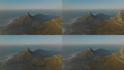 向前飞越桌山国家公园。城市周围是丘陵和岩石山峰。海洋在后台。南非开普敦高清在线视频素材下载