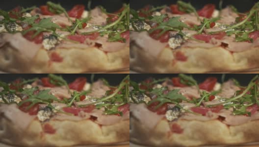 开胃披萨关门。肉片，番茄和芝麻菜。高清在线视频素材下载