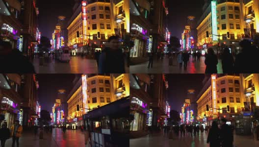 晚上，中国上海，南京路商业街上的顾客在快速穿行高清在线视频素材下载