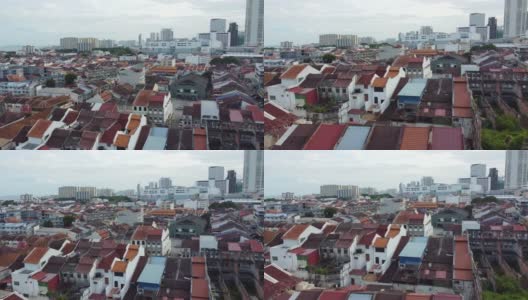 无人机拍摄的乔治城，槟榔屿的屋顶上的商店和房屋在晚上。高清在线视频素材下载
