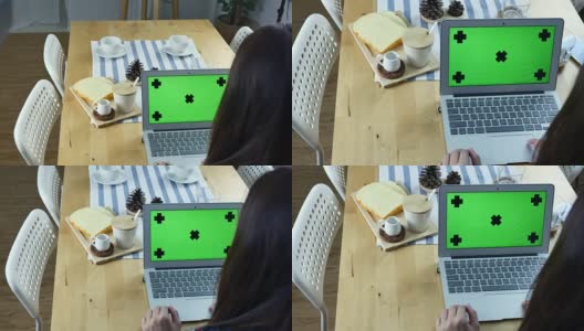 Over the Shoulder view of Woman Using Laptop with Green screen with Breakfast, Chroma key高清在线视频素材下载
